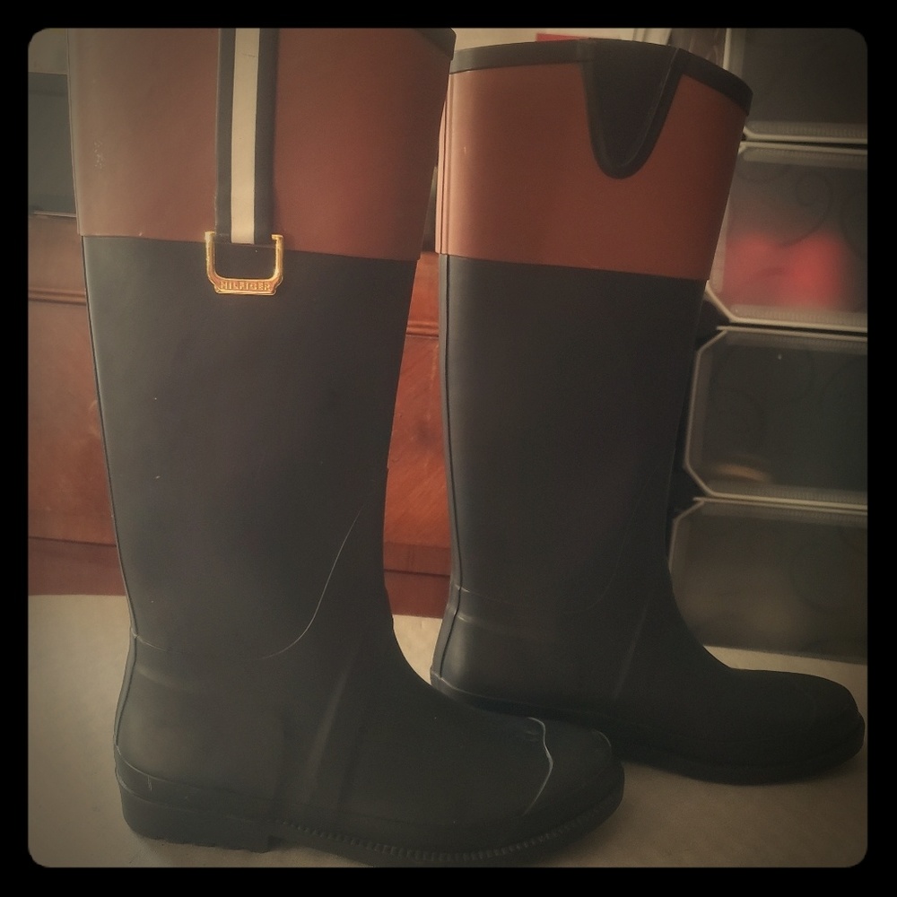 Tommy Hilfiger rain boots size 7